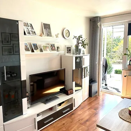 Frankfurt - Niederrad 2-zimmer 47m2 Renoviert Mit Balkon 3 Personen Appartement