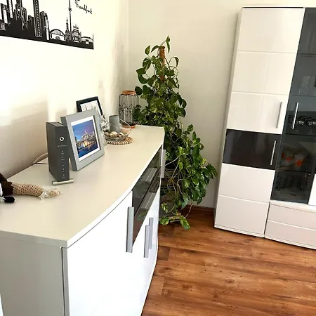 Frankfurt - Niederrad 2-zimmer 47m2 Renoviert Mit Balkon 3 Personen Appartement *