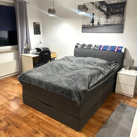 Frankfurt - Niederrad 2-zimmer 47m2 Renoviert Mit Balkon 3 Personen * Frankfurt am Main