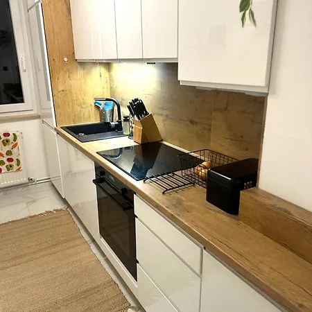 Frankfurt - Niederrad 2-zimmer 47m2 Renoviert Mit Balkon 3 Personen *