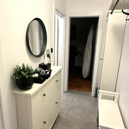 Appartement Frankfurt - Niederrad 2-zimmer 47m2 Renoviert Mit Balkon 3 Personen *