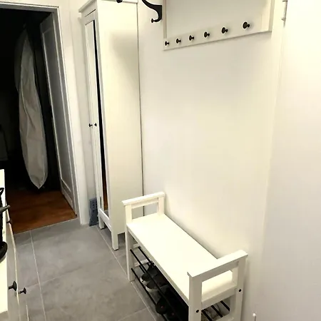 Frankfurt - Niederrad 2-zimmer 47m2 Renoviert Mit Balkon 3 Personen * Frankfurt am Main